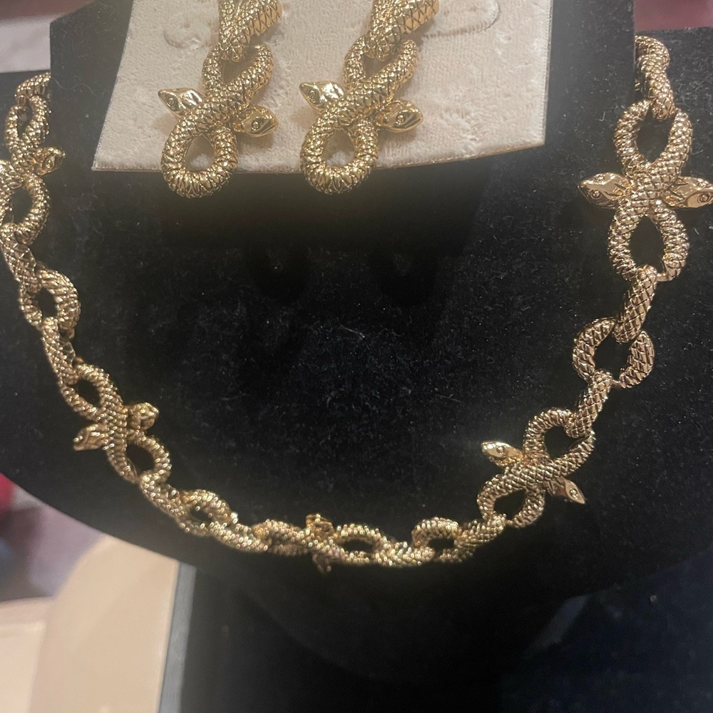 DESIGNER VENDOME 22K Gold plated Chain Necklace and Earring Set